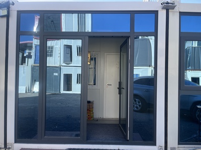 玻璃幕墙办公室